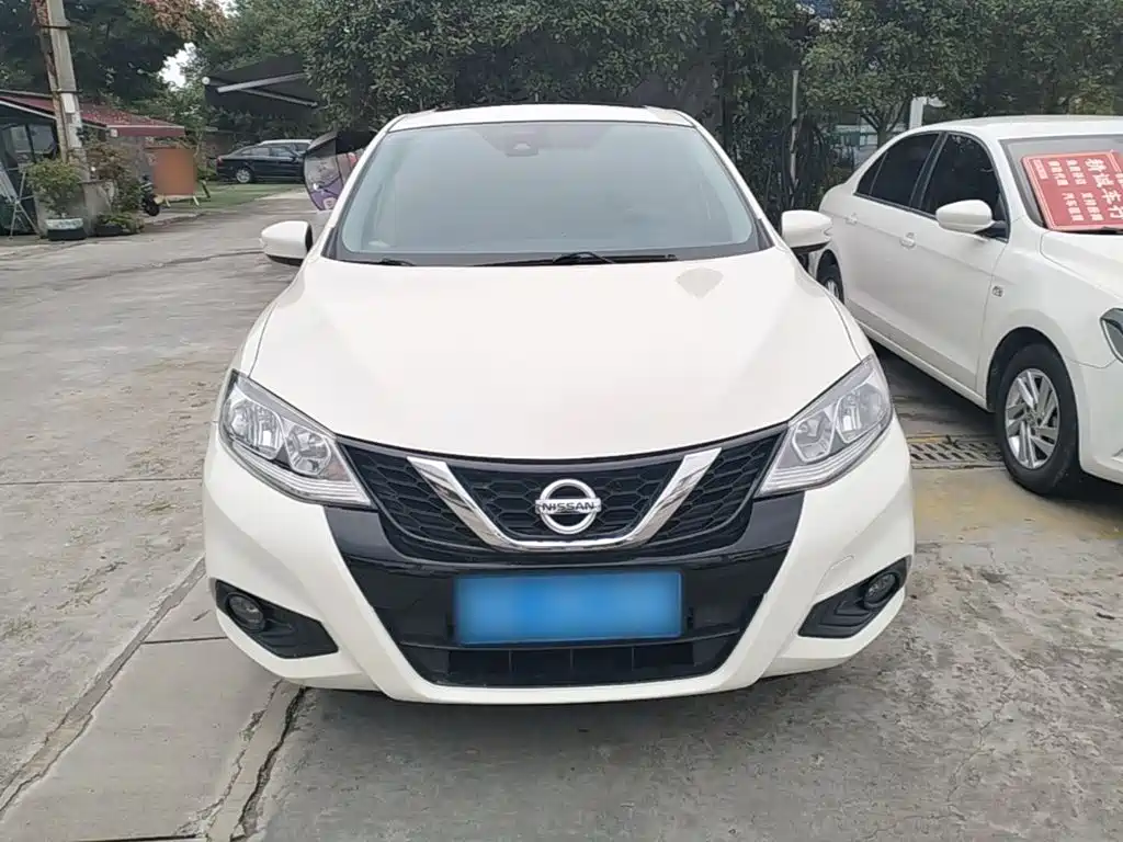 Nissan Tiida — фото 3