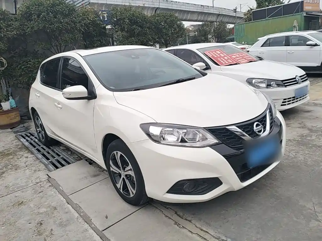 Nissan Tiida — фото 4