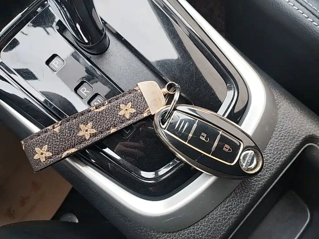 Nissan Tiida — фото 9