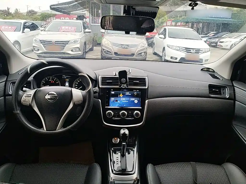 Nissan Tiida — фото 10