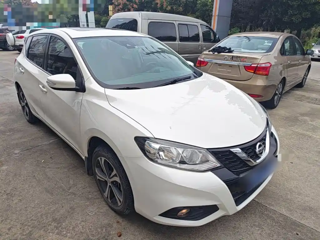 Nissan Tiida — фото 4