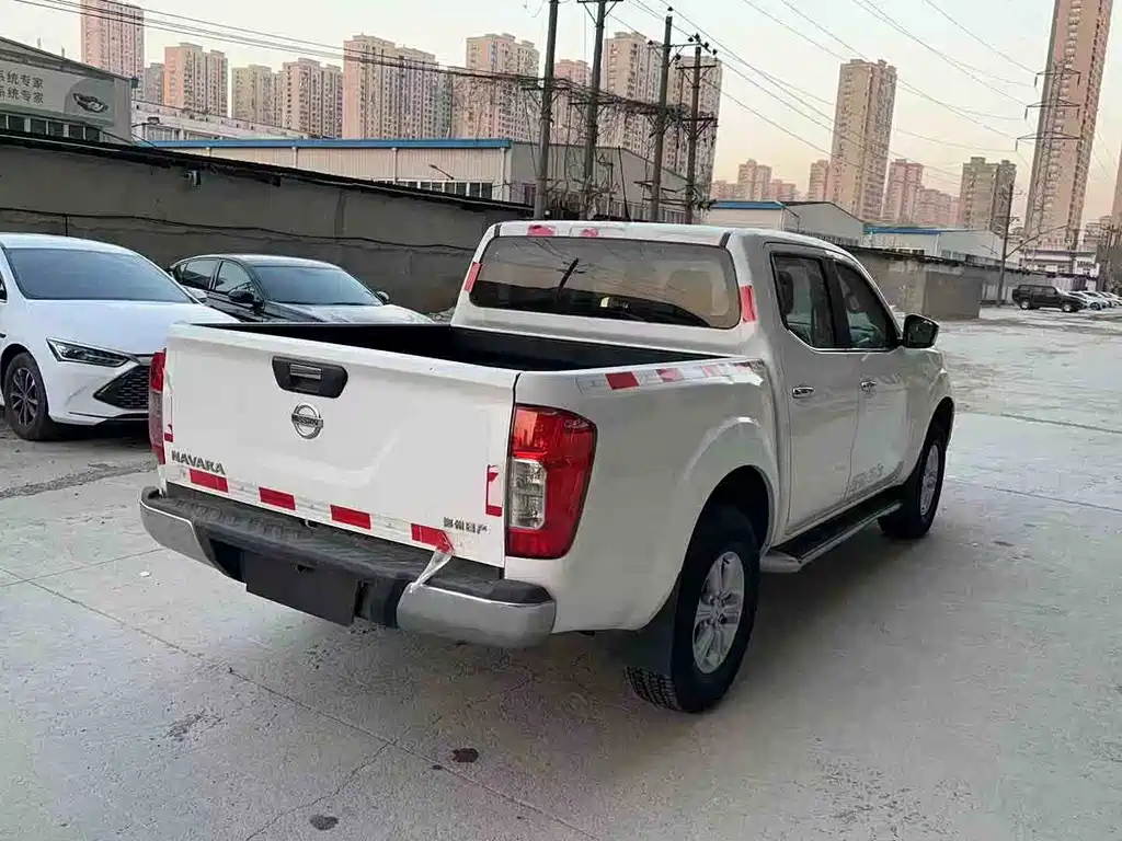 Nissan Navara — фото 8