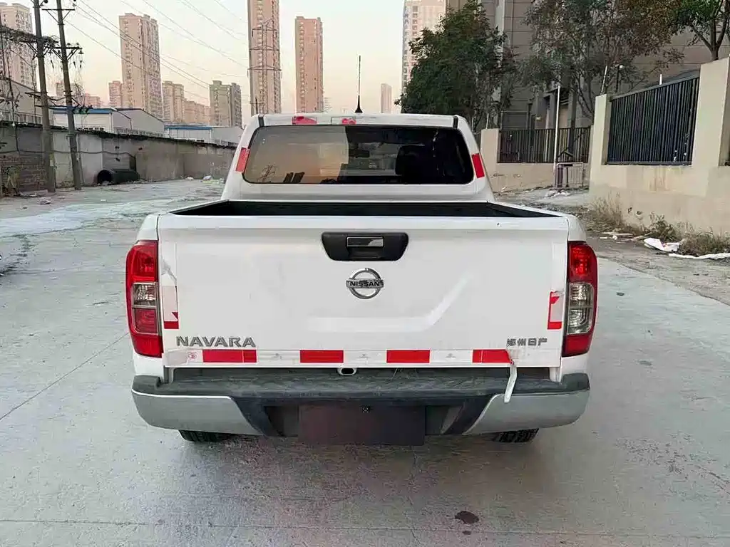 Nissan Navara — фото 9