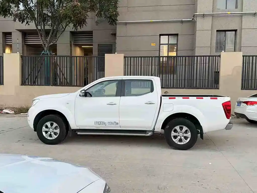 Nissan Navara — фото 10