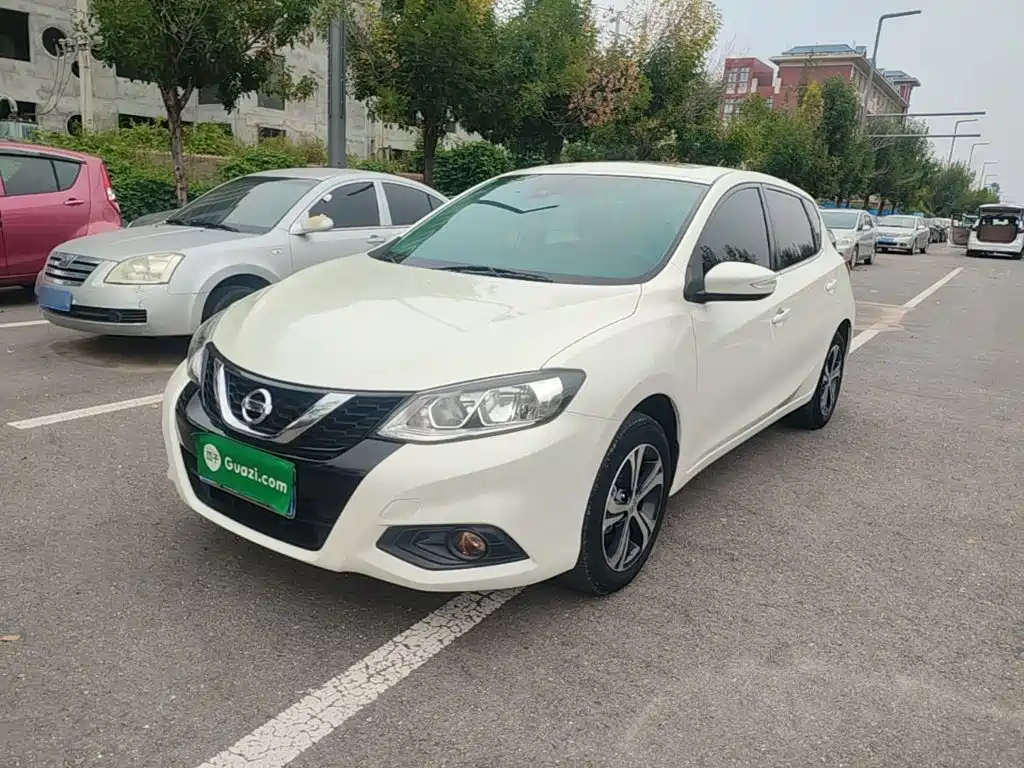 Nissan Tiida — фото 2