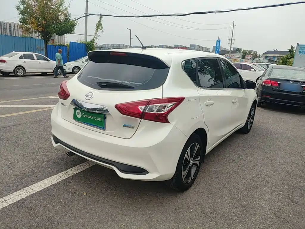 Nissan Tiida — фото 7
