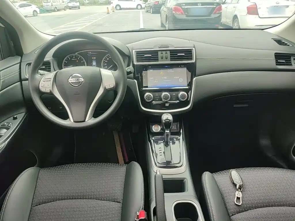 Nissan Tiida — фото 10