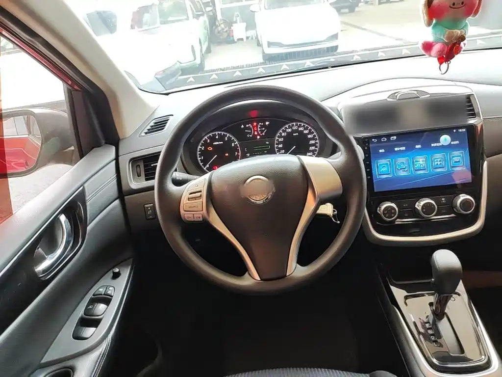 Nissan Tiida — фото 11