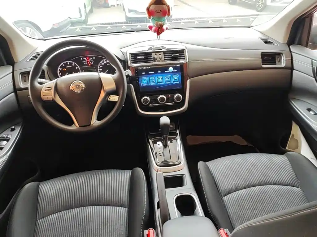Nissan Tiida — фото 10