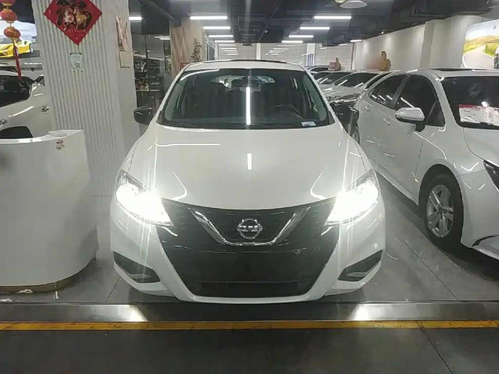 Nissan Tiida — фото 3