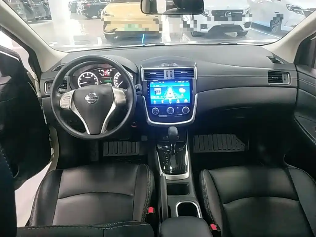 Nissan Tiida — фото 10