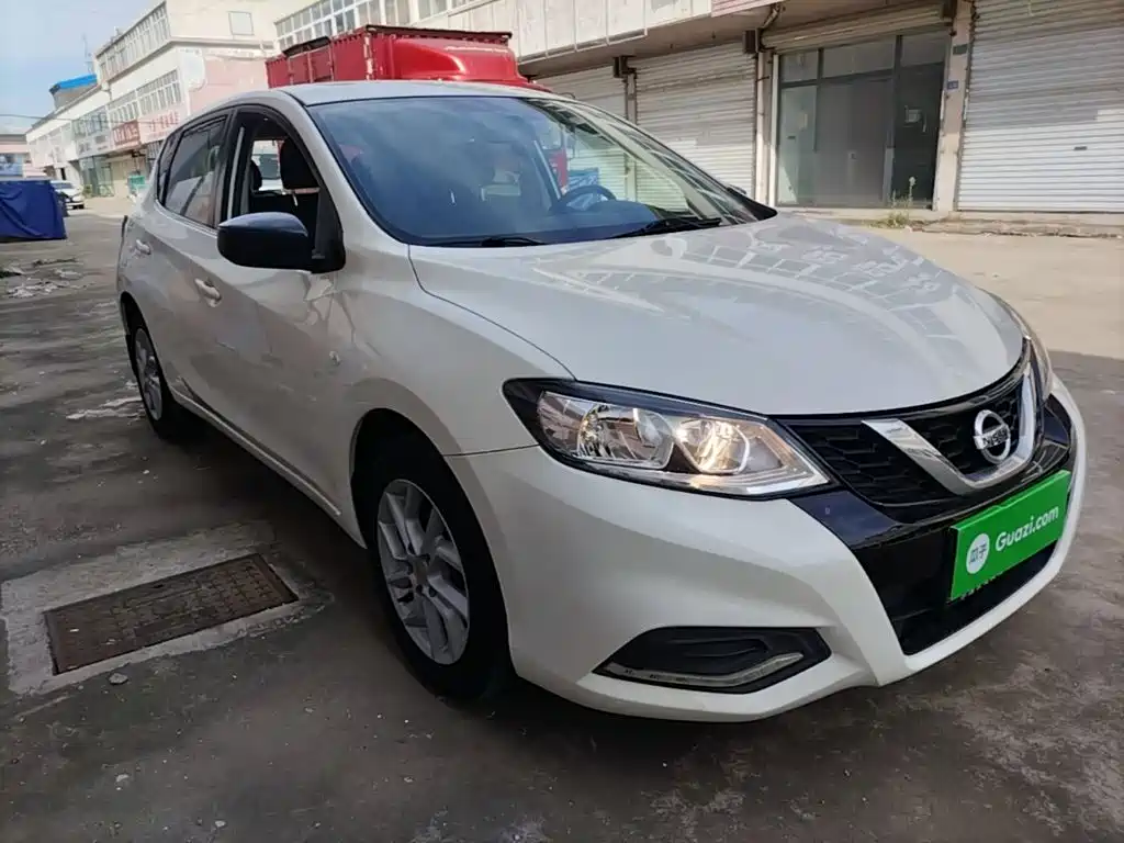 Nissan Tiida — фото 4