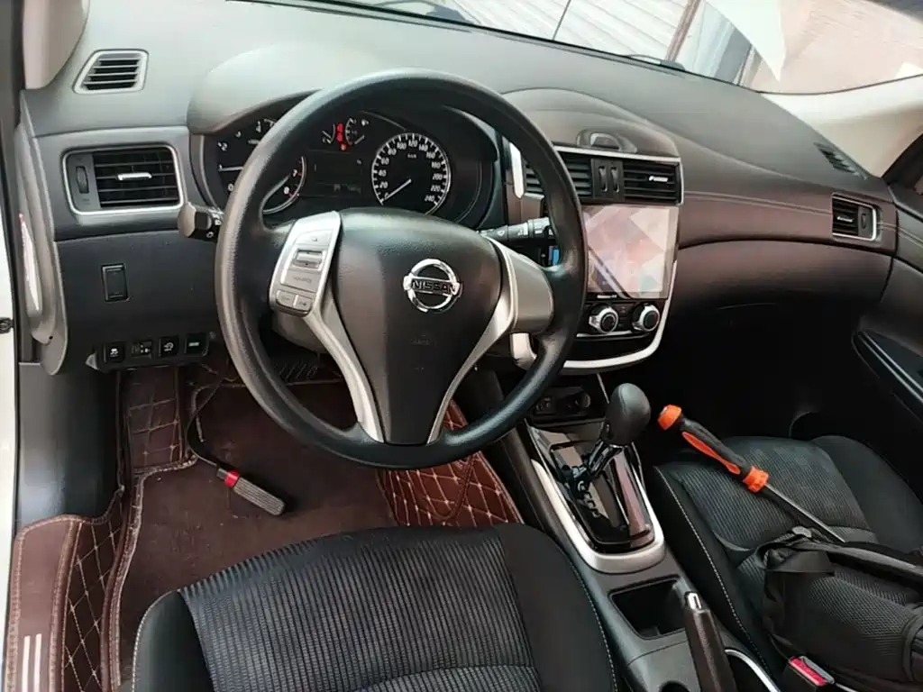 Nissan Tiida — фото 10