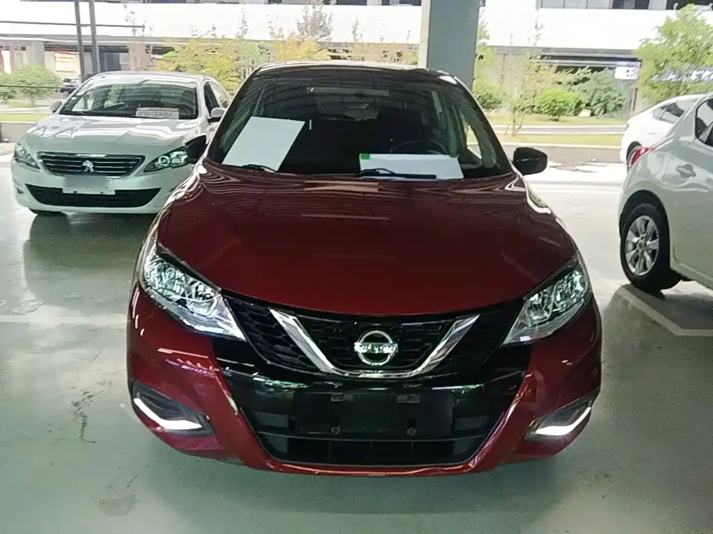 Nissan Tiida — фото 3