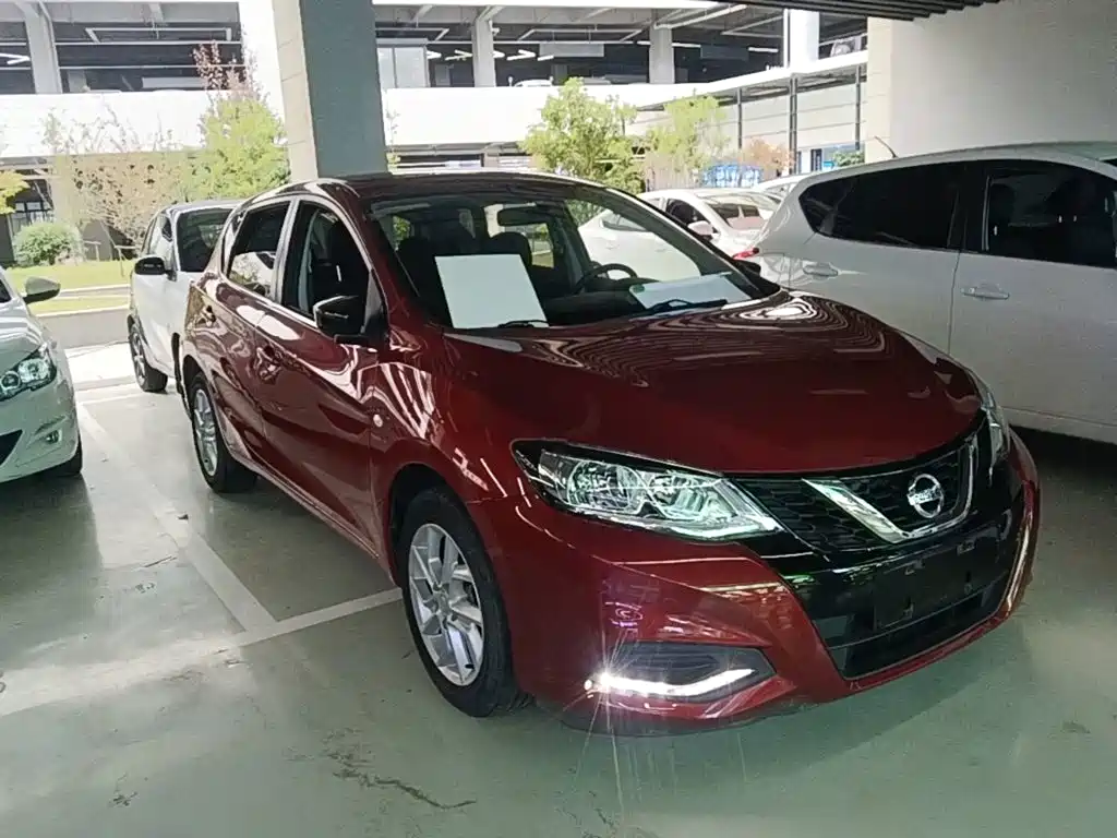 Nissan Tiida — фото 4