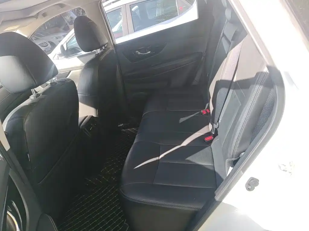 Nissan X-Trail — фото 17