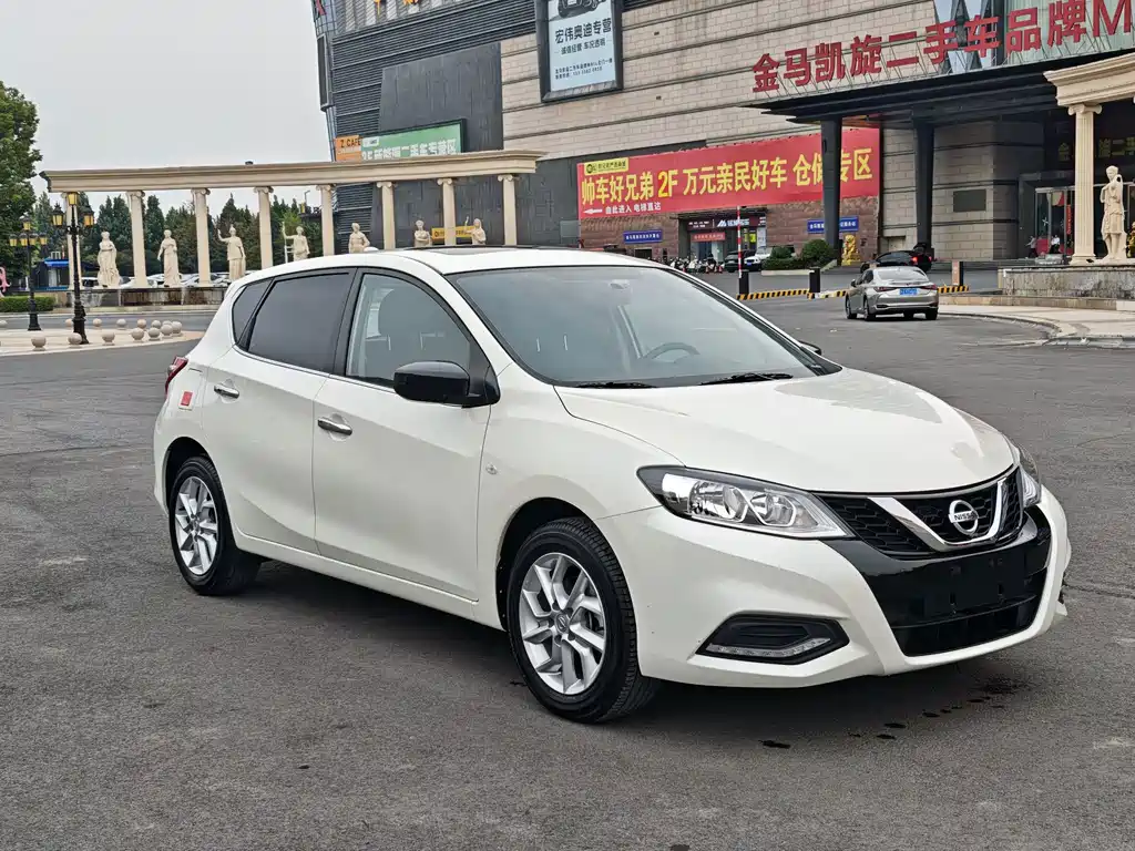 Nissan Tiida — фото 3