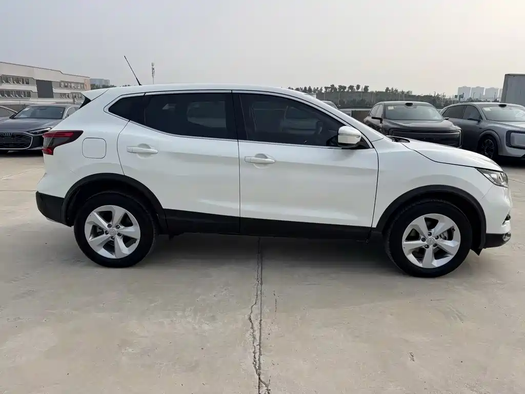 Nissan Qashqai — фото 5