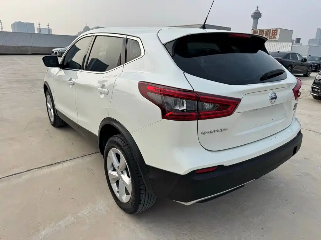 Nissan Qashqai — фото 8