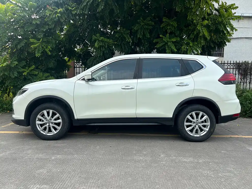 Nissan X-Trail — фото 4