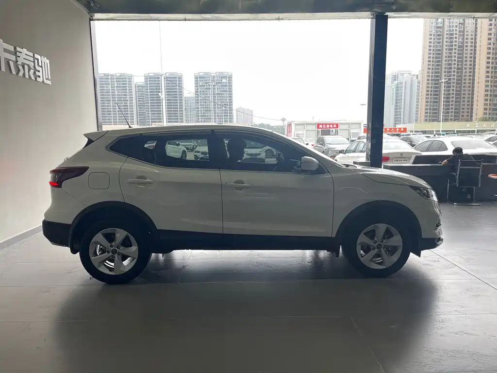 Nissan Qashqai — фото 7