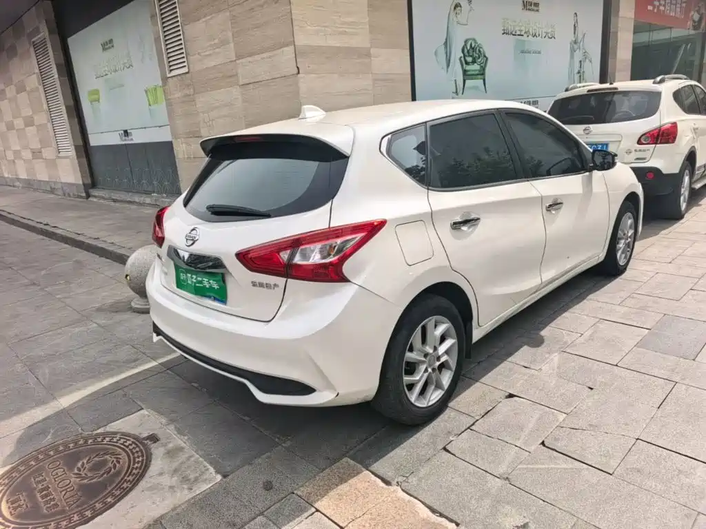 Nissan Tiida — фото 4