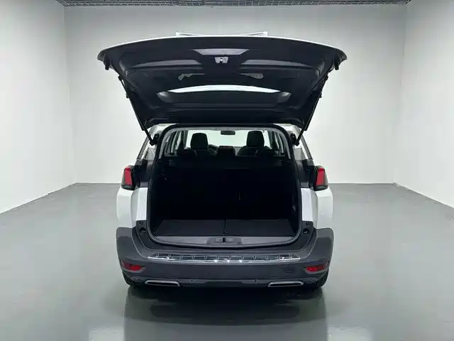 Peugeot 5008 — фото 10