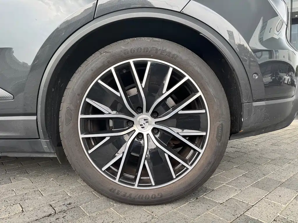 Porsche Macan EV — фото 15