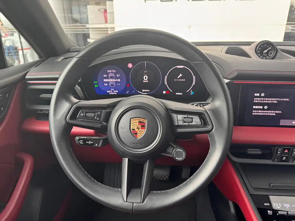 Porsche Macan EV — фото 18