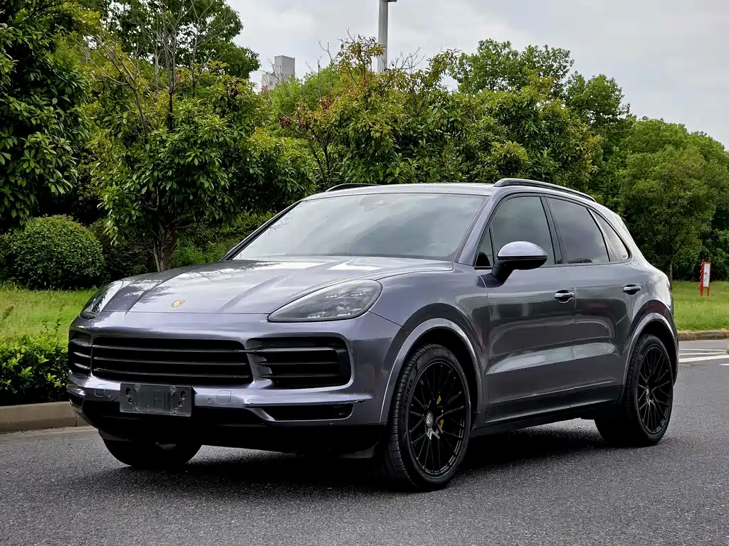 Porsche Cayenne — фото 1