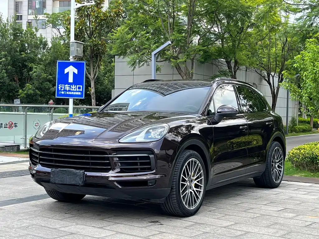 Porsche Cayenne — фото 1