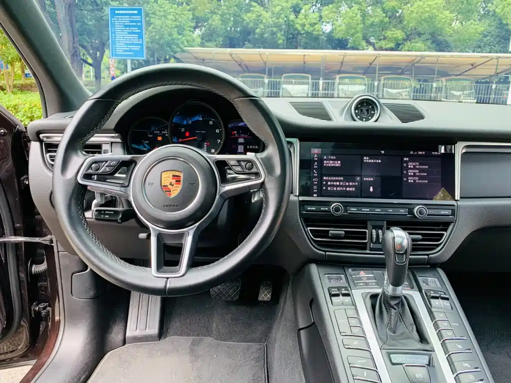 Porsche Macan — фото 13