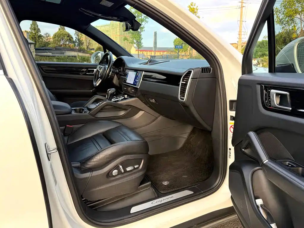 Porsche Cayenne — фото 5