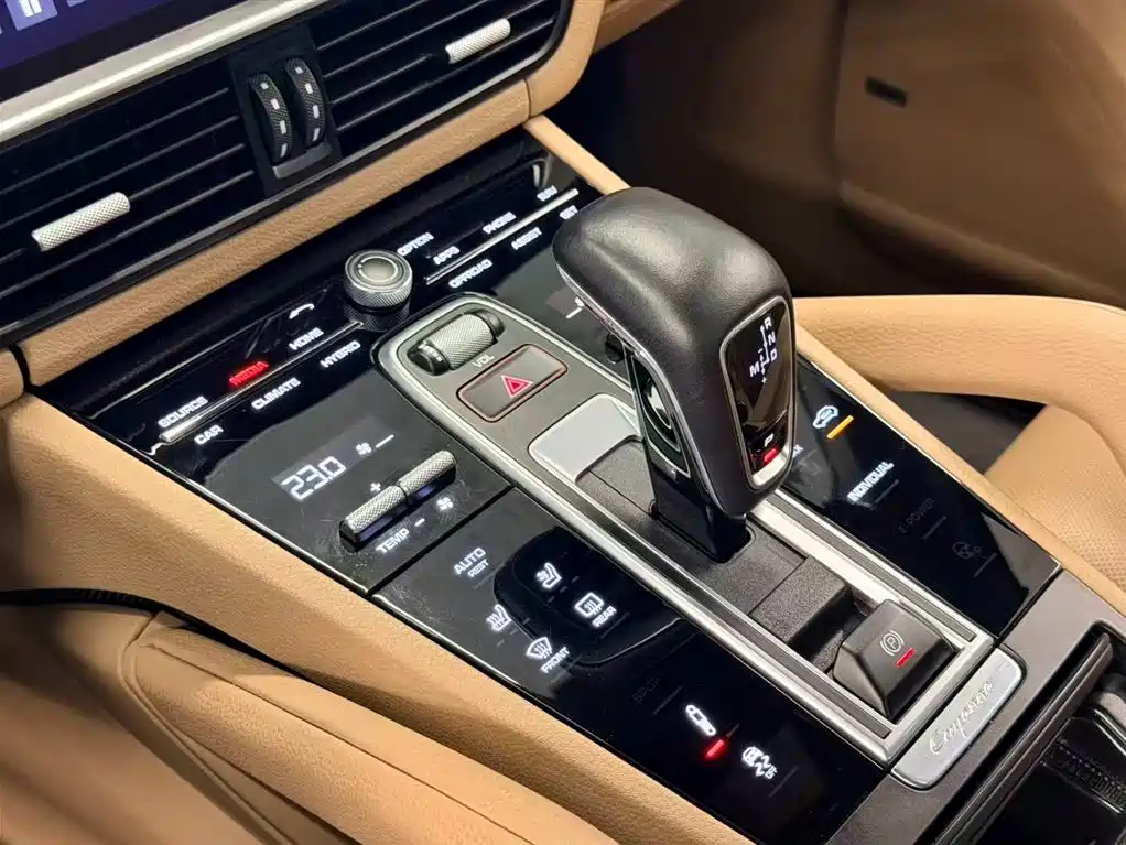 Porsche Cayenne Hybrid — фото 13