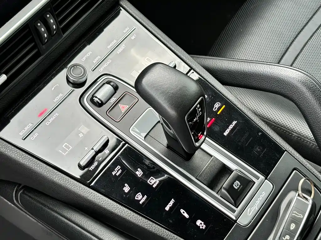 Porsche Cayenne — фото 11