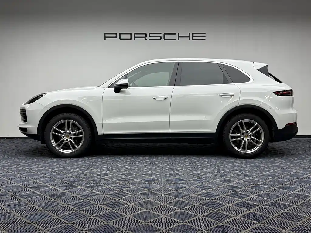 Porsche Cayenne — фото 10