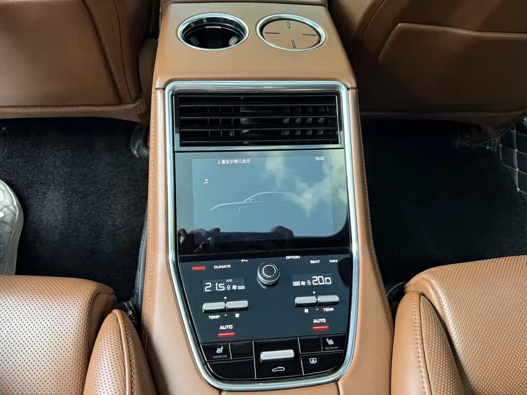 Porsche Panamera — фото 10