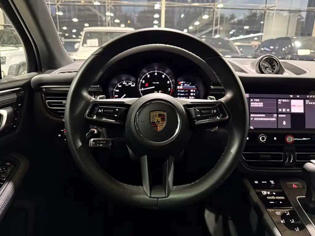 Porsche Macan — фото 13