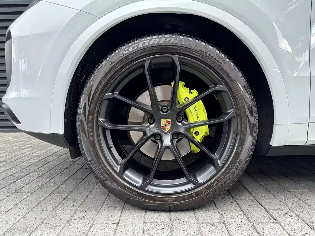 Porsche Cayenne Hybrid — фото 11