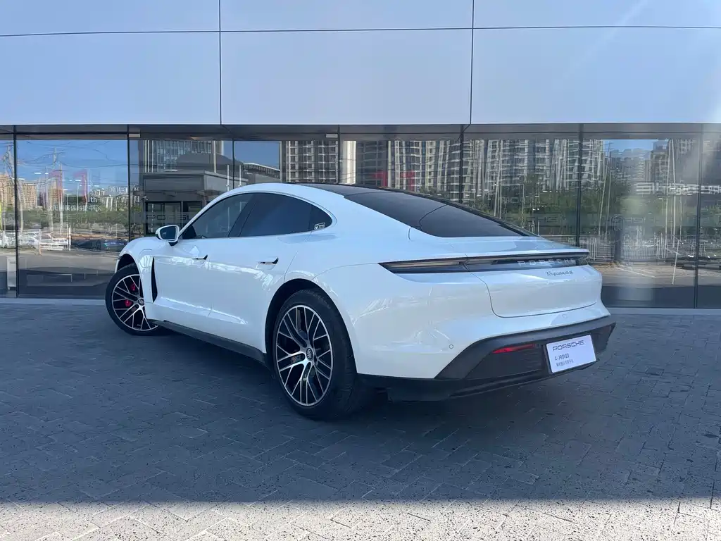 Porsche Taycan — фото 8