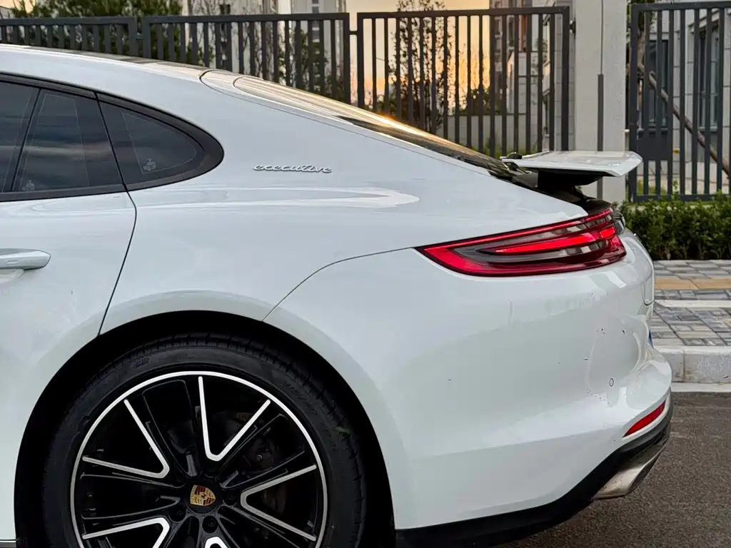 Porsche Panamera — фото 19
