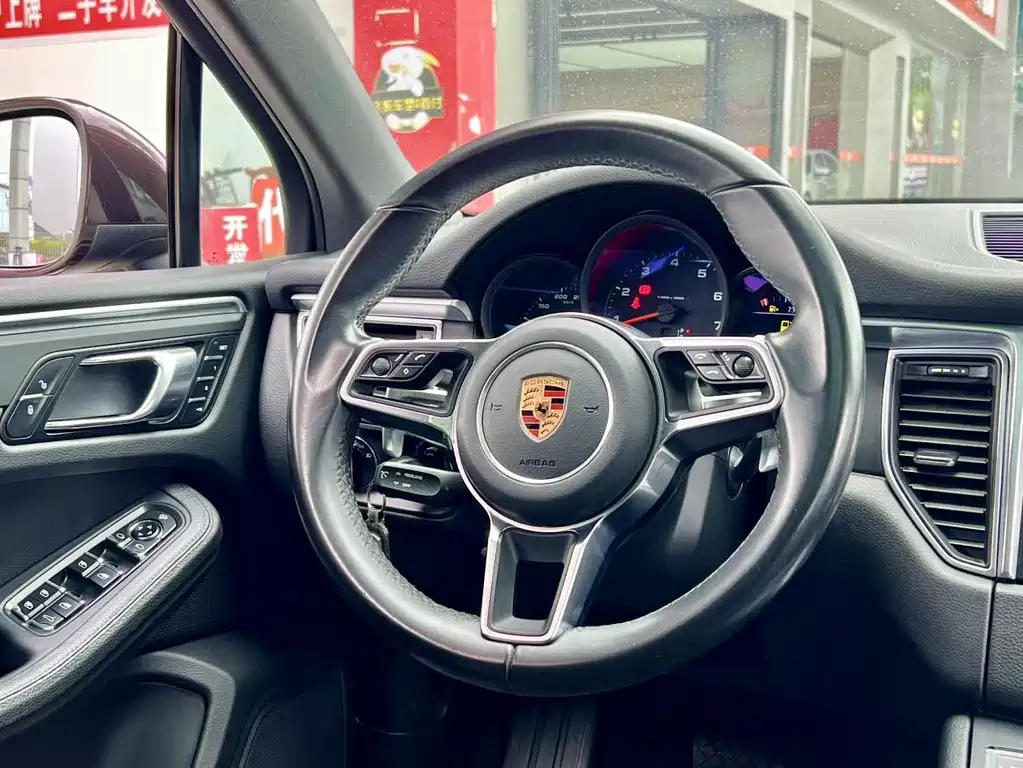 Porsche Macan — фото 9