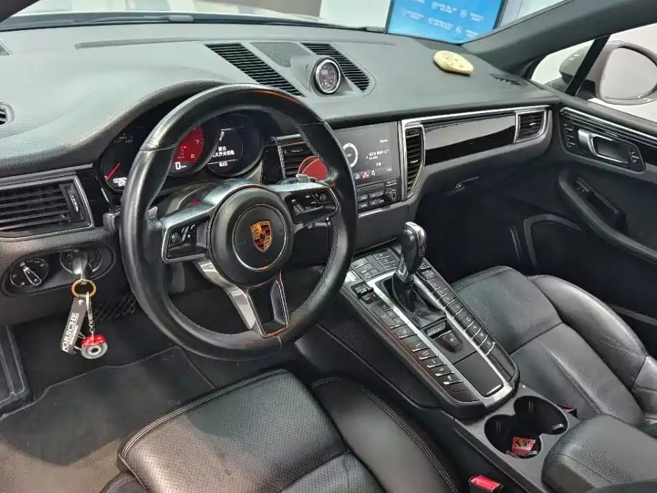 Porsche Macan — фото 6