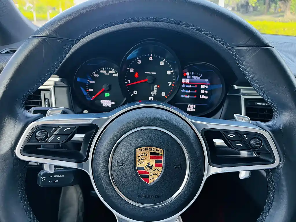 Porsche Macan — фото 7