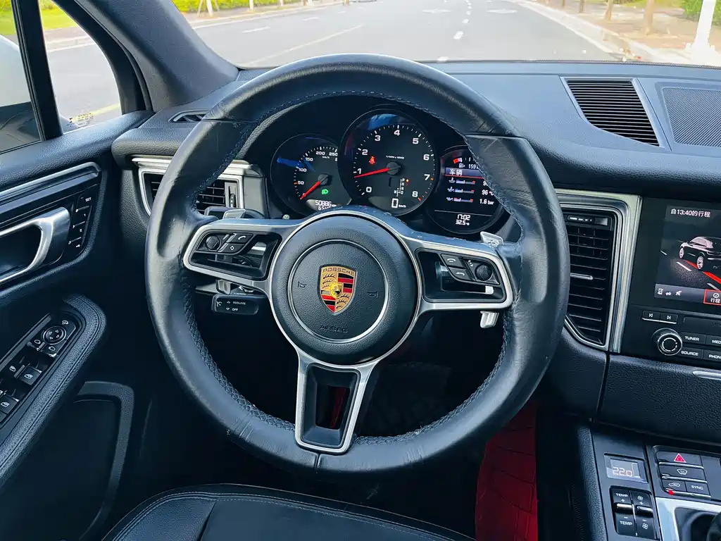Porsche Macan — фото 8