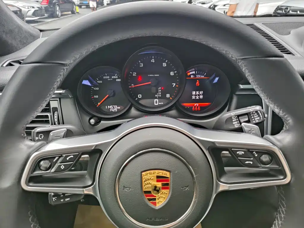 Porsche Macan — фото 15