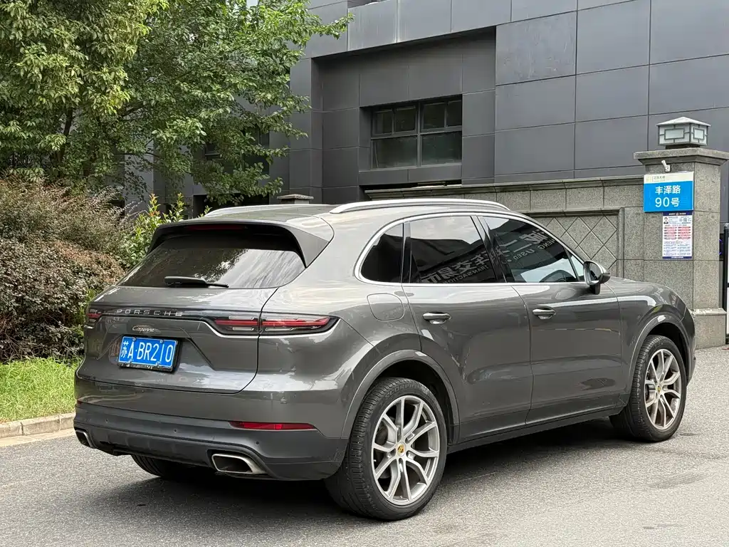 Porsche Cayenne — фото 5