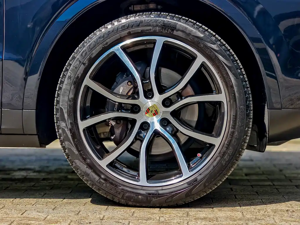 Porsche Cayenne — фото 8