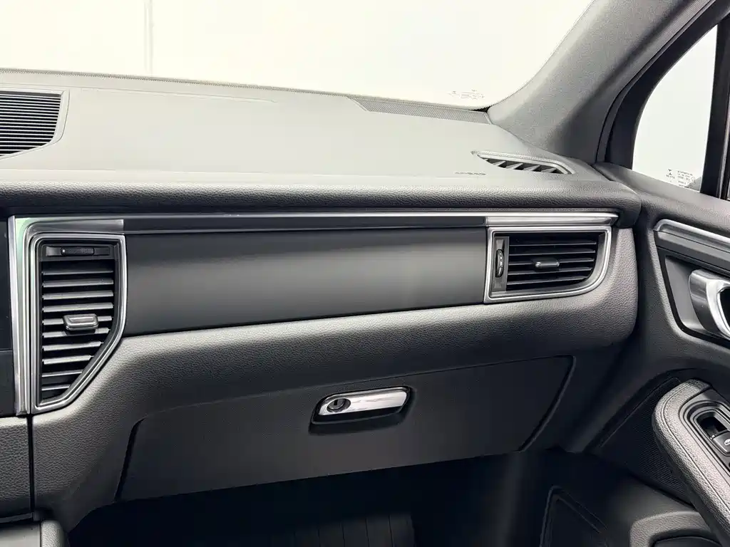 Porsche Macan — фото 23
