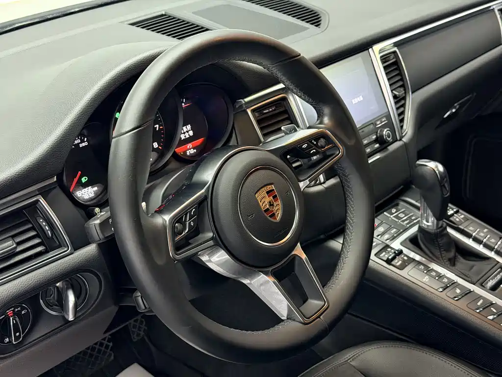Porsche Macan — фото 31